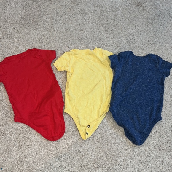 Bundle of Carter’s 12 month clothes - Picture 10 of 16